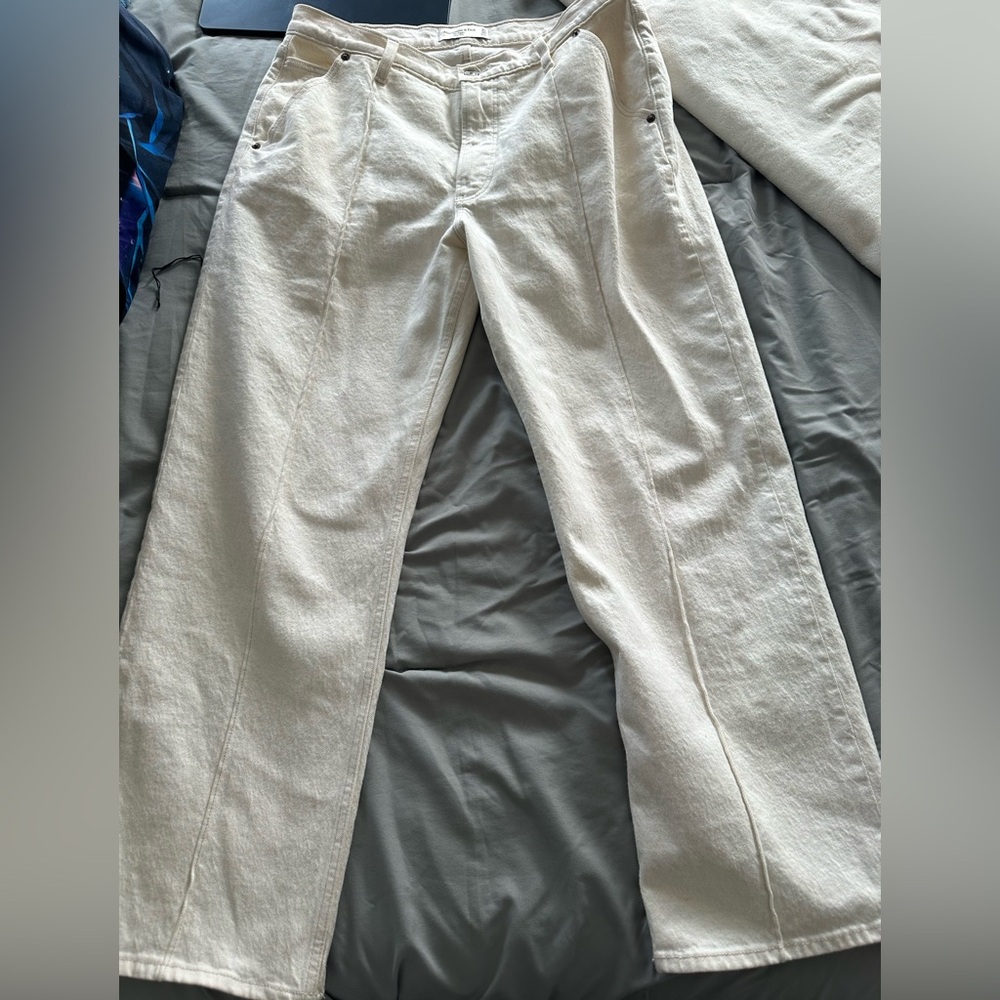 Women’s mid size Abercrombie jeans.
